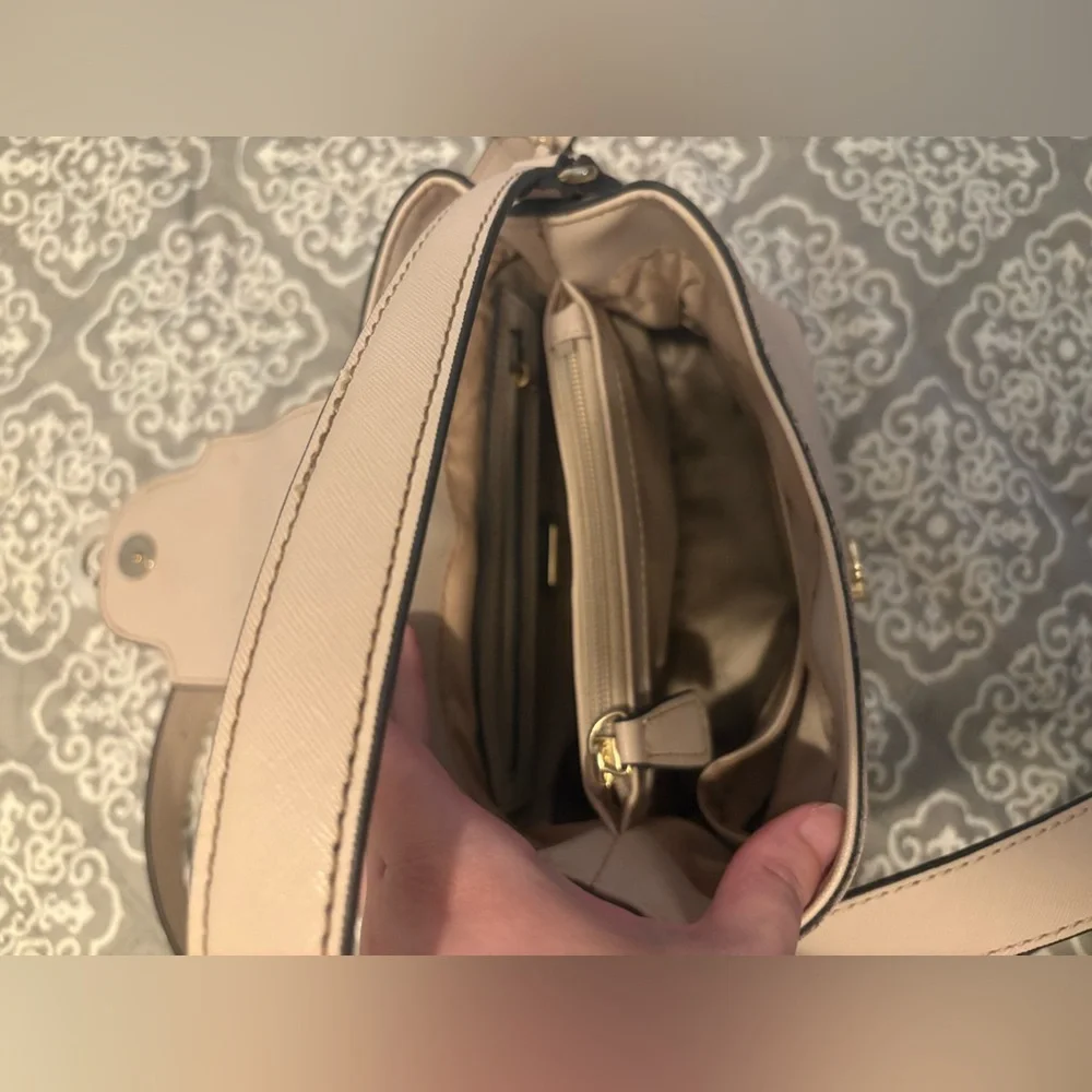 GUESS Beige Handbag with Gold Accent - Picture 8 of 9